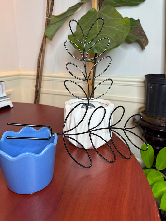 Leaf-Shaped Metal Trellis